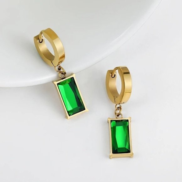 18k Gold Plated Square Emerald Green Crystal Drop Earrings - Picture 1 of 10